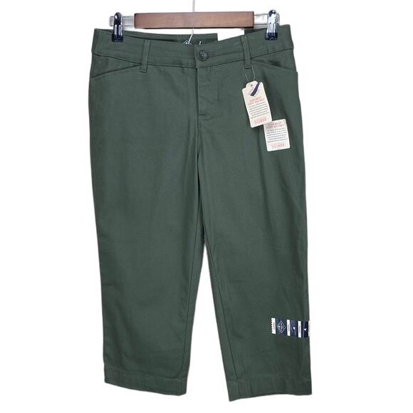 New St. John's Bay Women Oregano Color Mid Rise Flat Front Capri Pants Size 4 - Picture 1 of 4